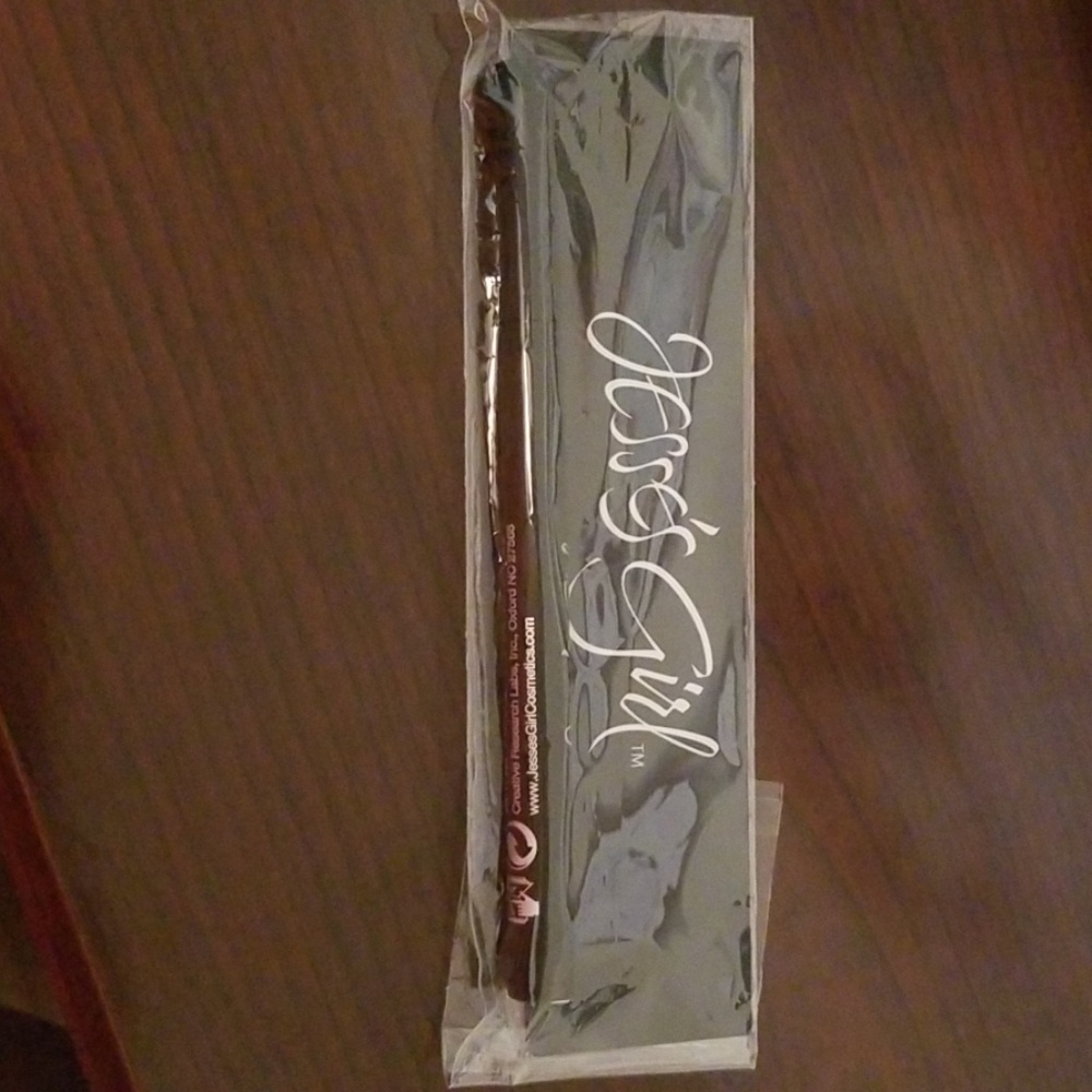 Liquid eyeliner